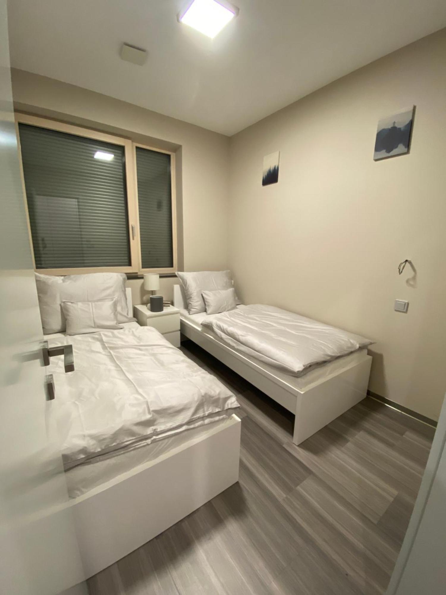 Modern Living In 2 *