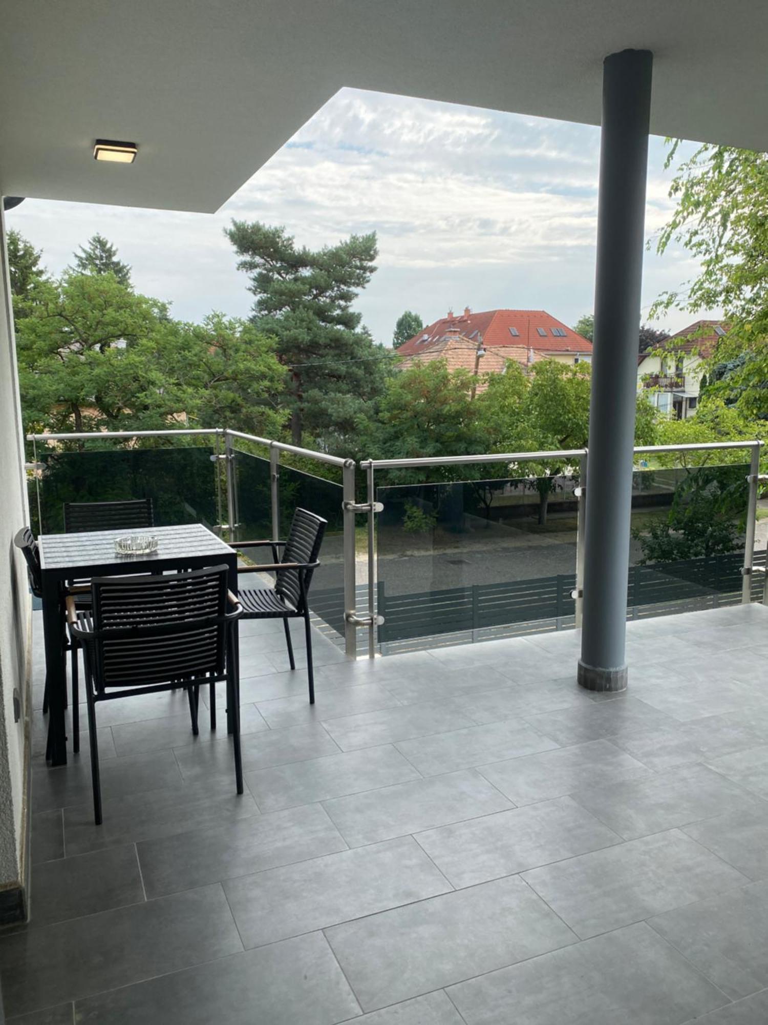 Modern Living In 2 * Будапешт